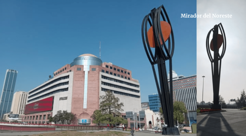 Monumento al Sol de Rufino Tamayo en la Macroplaza de Monterrey