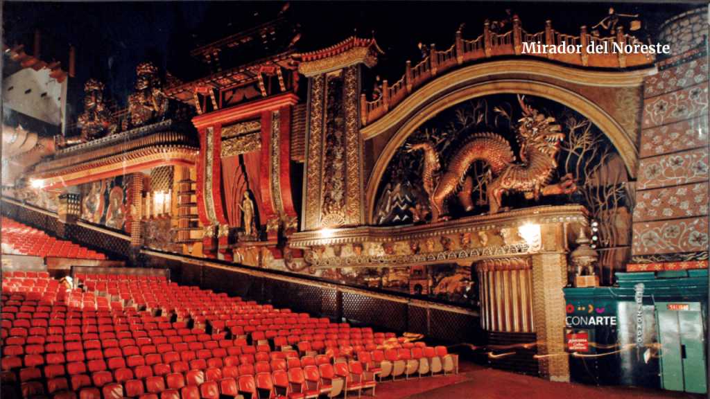 Cinema Elizondo y sus relieves laterales 