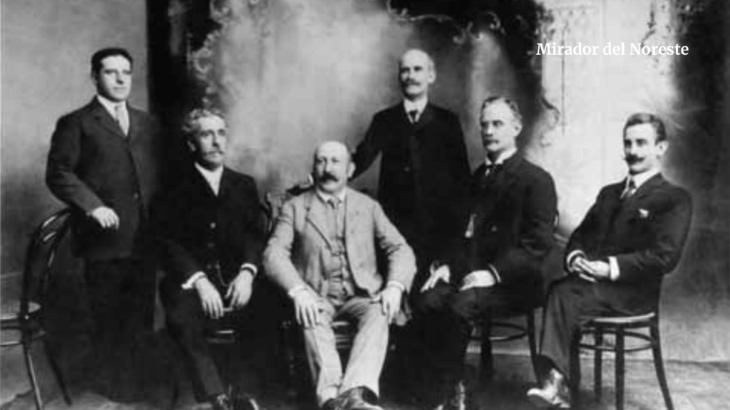 Isaac Garza e integrantes de uno de los primeros consejo de Cervecería