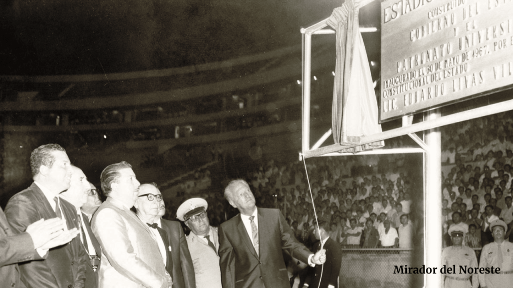 Develación dela Placa conmemorativa de la inauguración del Estadio Universitario